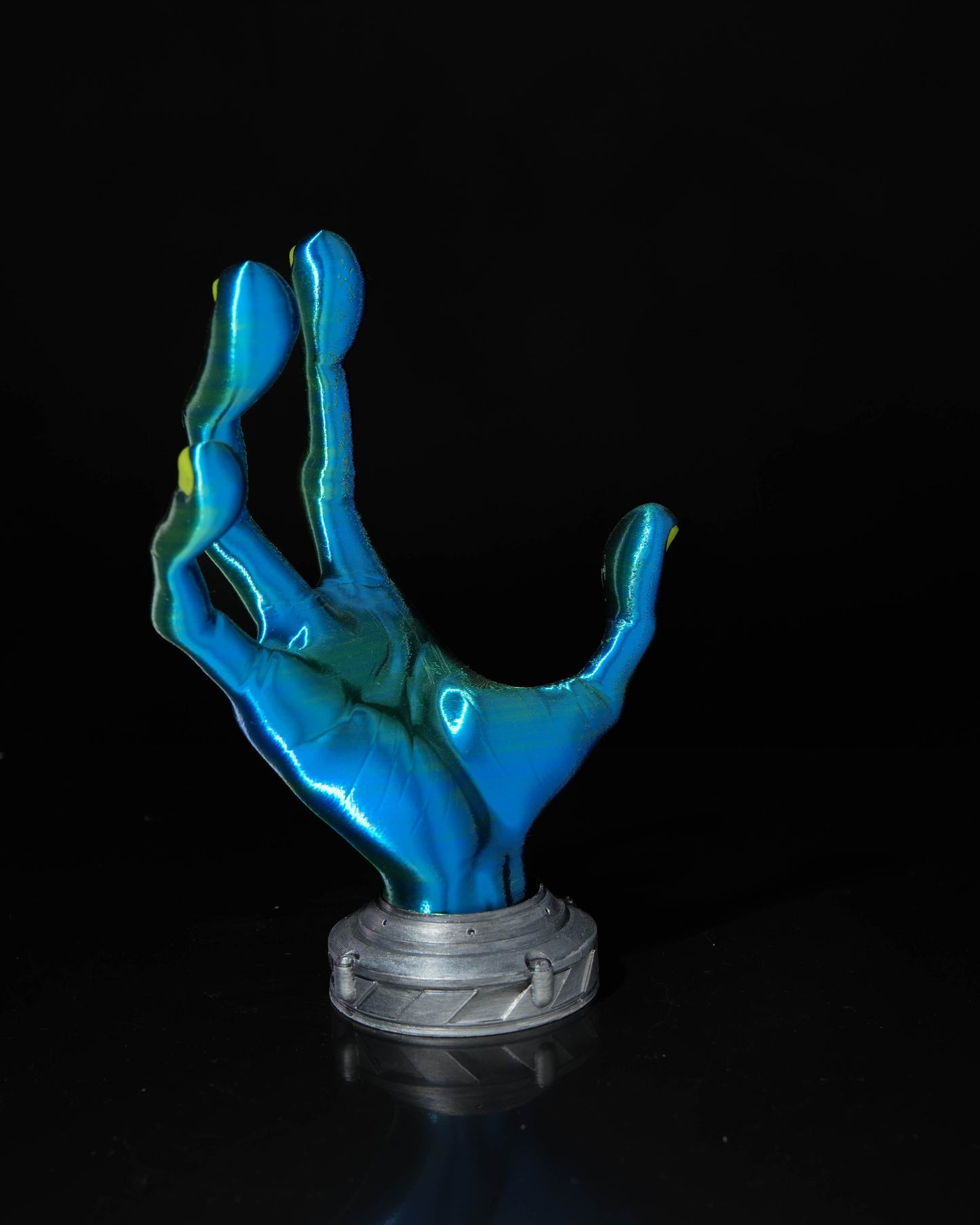 4-Finger Alien Hand Controller Holder